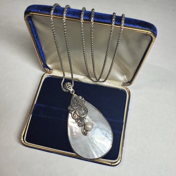 Large Mother of Pearl and Sterling Silver Pendant Necklace - Picture 2 of 16